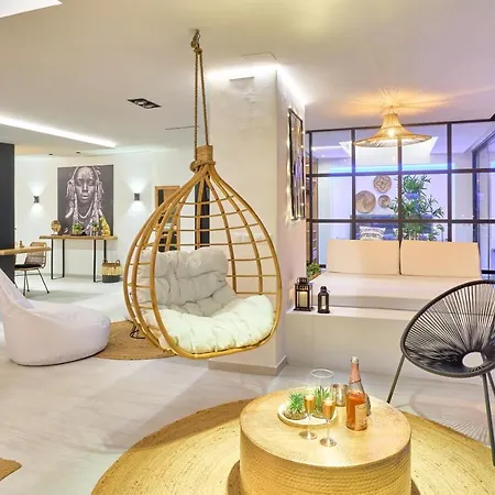 Savanna Beach. Amazing With Jacuzzi