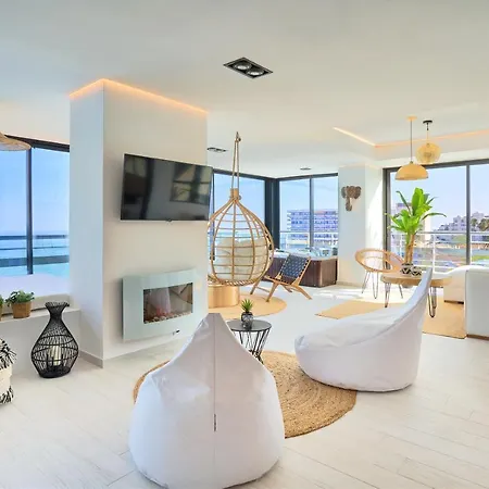 Savanna Beach. Amazing With Jacuzzi Daire