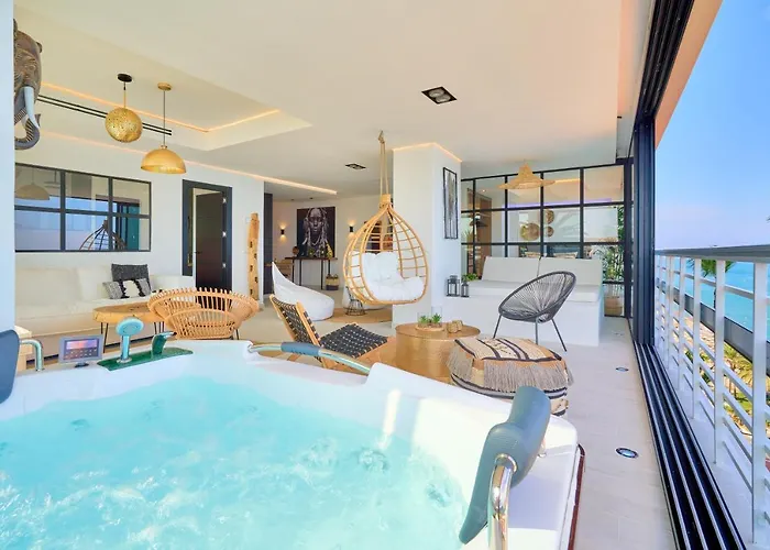 Savanna Beach. Amazing With Jacuzzi