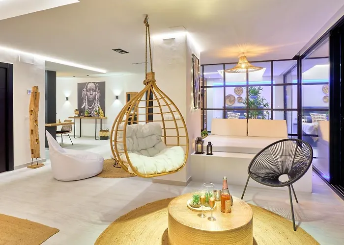 Savanna Beach. Amazing With Jacuzzi