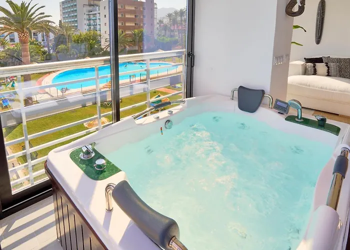 Апартаменты Savanna Beach. Amazing With Jacuzzi