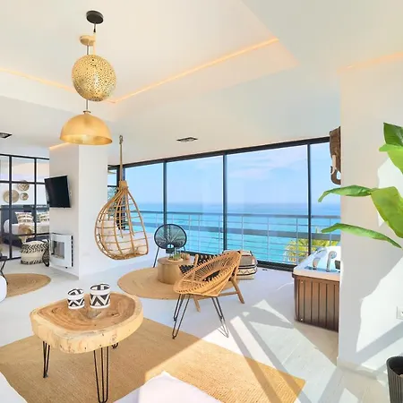 Savanna Beach. Amazing With Jacuzzi Apartament *