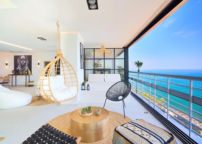 Savanna Beach. Amazing With Jacuzzi * Торремолінос