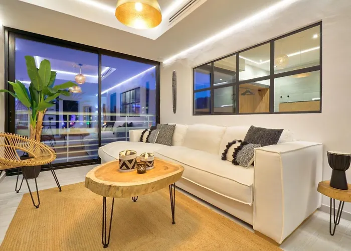 Savanna Beach. Amazing With Jacuzzi Апартаменти Торремолінос